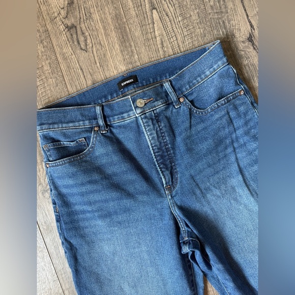 Express Super High Rise Modern Straight Jean- Size 10 - Picture 3 of 6